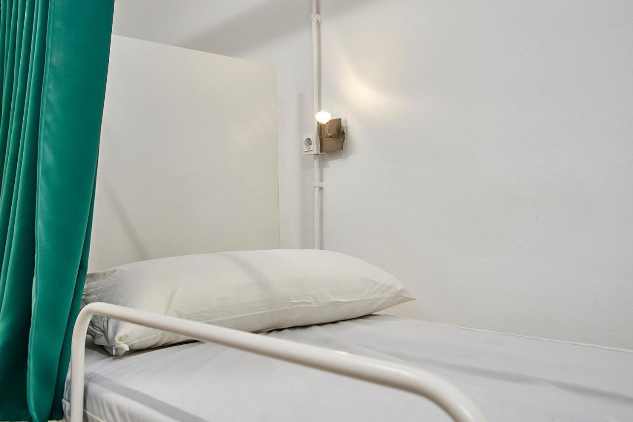 Hola Hostal Collblanc L'Hospitalet de Llobregat Exteriér fotografie