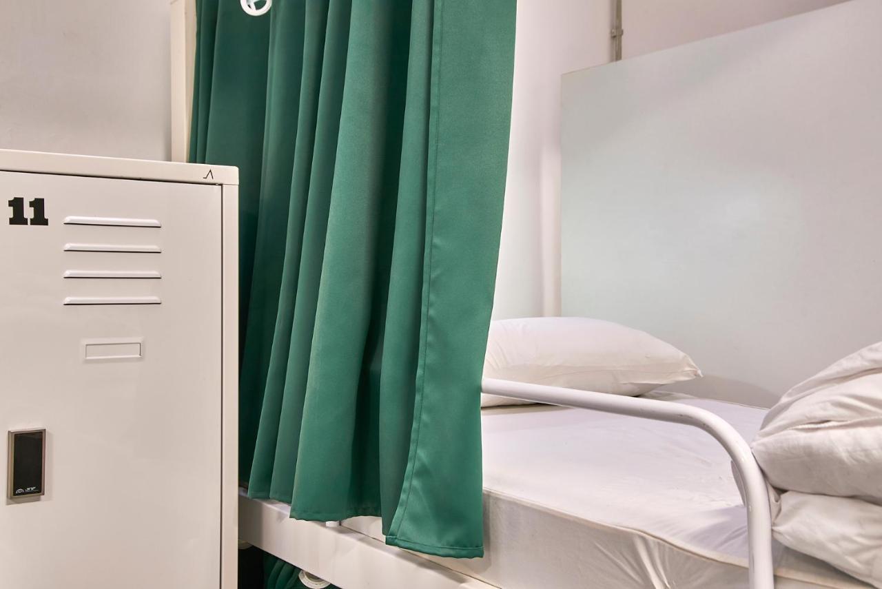 Hola Hostal Collblanc L'Hospitalet de Llobregat Exteriér fotografie