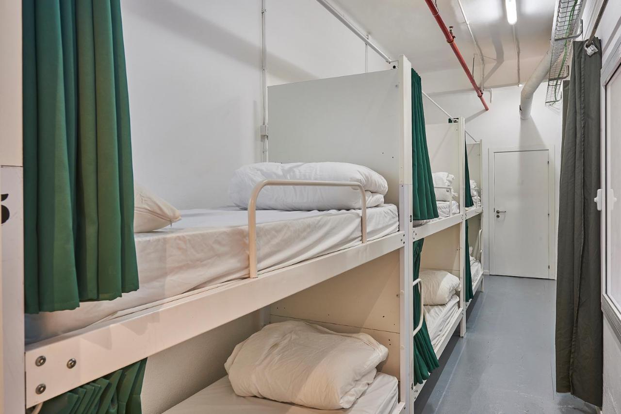 Hola Hostal Collblanc L'Hospitalet de Llobregat Exteriér fotografie