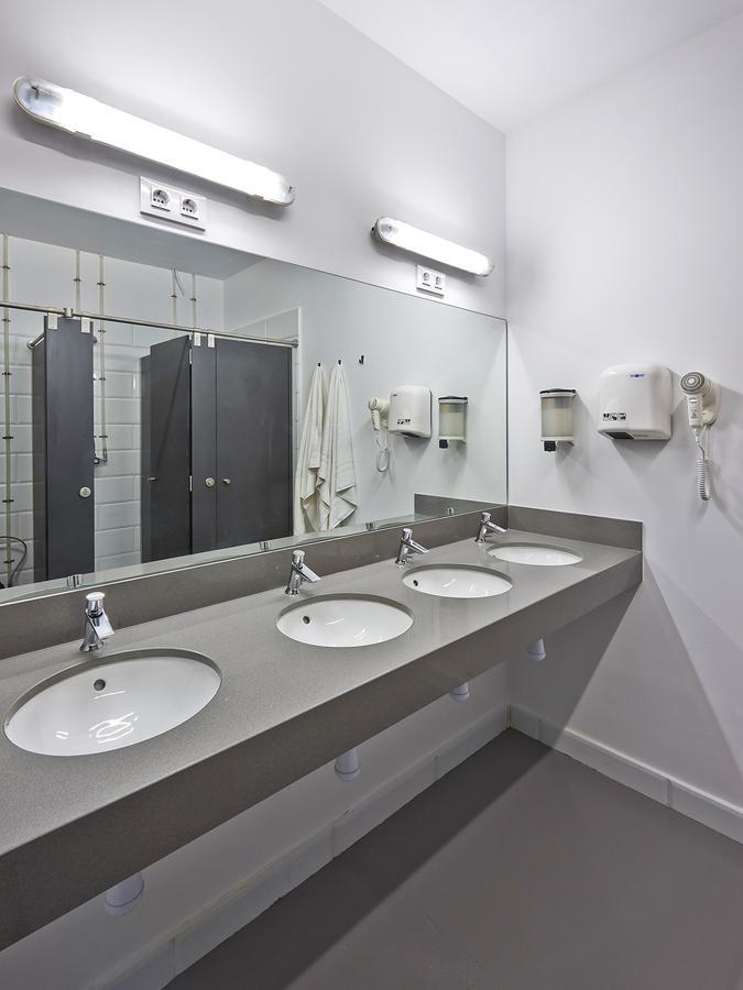 Hola Hostal Collblanc L'Hospitalet de Llobregat Exteriér fotografie