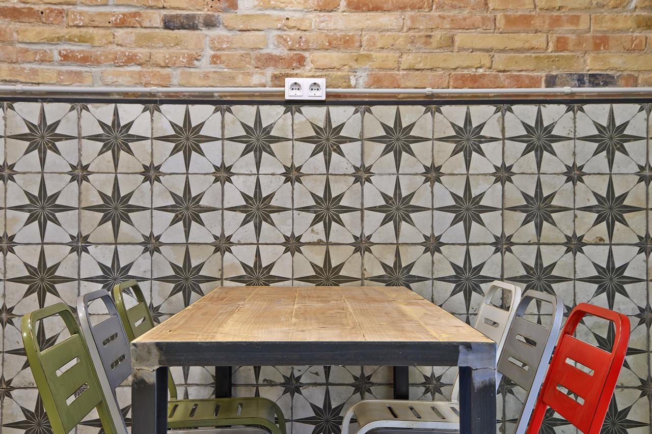 Hola Hostal Collblanc L'Hospitalet de Llobregat Exteriér fotografie