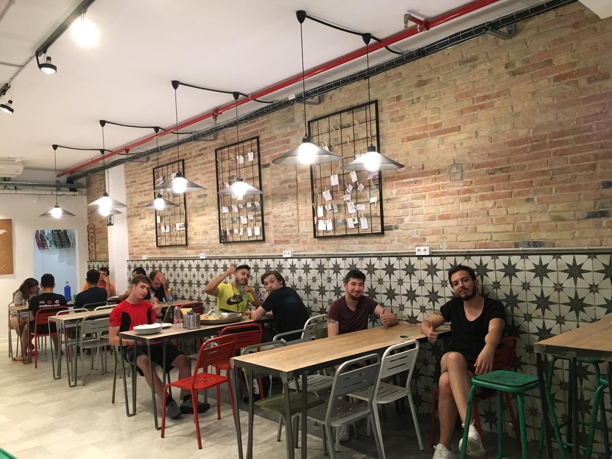 Hola Hostal Collblanc L'Hospitalet de Llobregat Exteriér fotografie