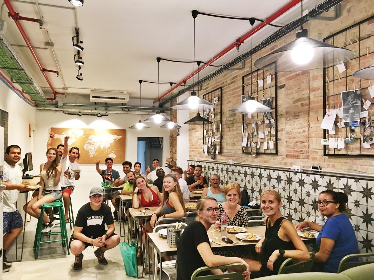 Hola Hostal Collblanc L'Hospitalet de Llobregat Exteriér fotografie